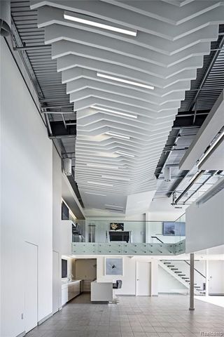 40 Straightaway Drive, Pontiac, MI 48341