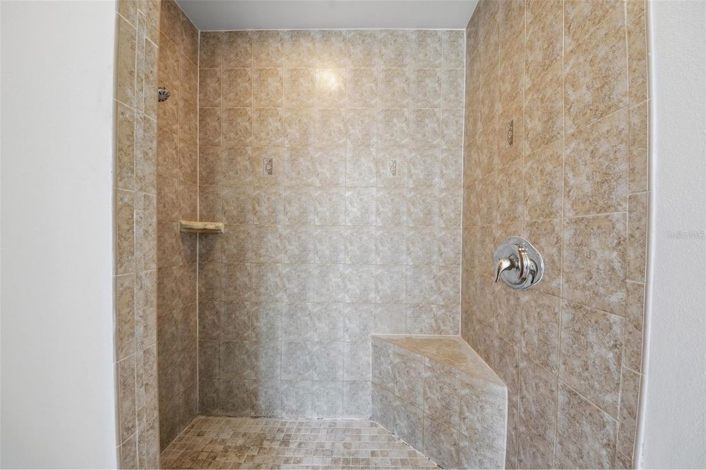 Image 12 of property listing at 949 WHISPERING CYPRESS LANE, Orlando, FL 32824