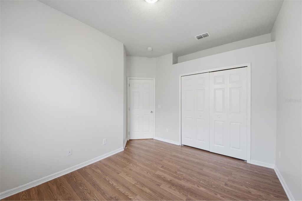 Image 17 of property listing at 949 WHISPERING CYPRESS LANE, Orlando, FL 32824