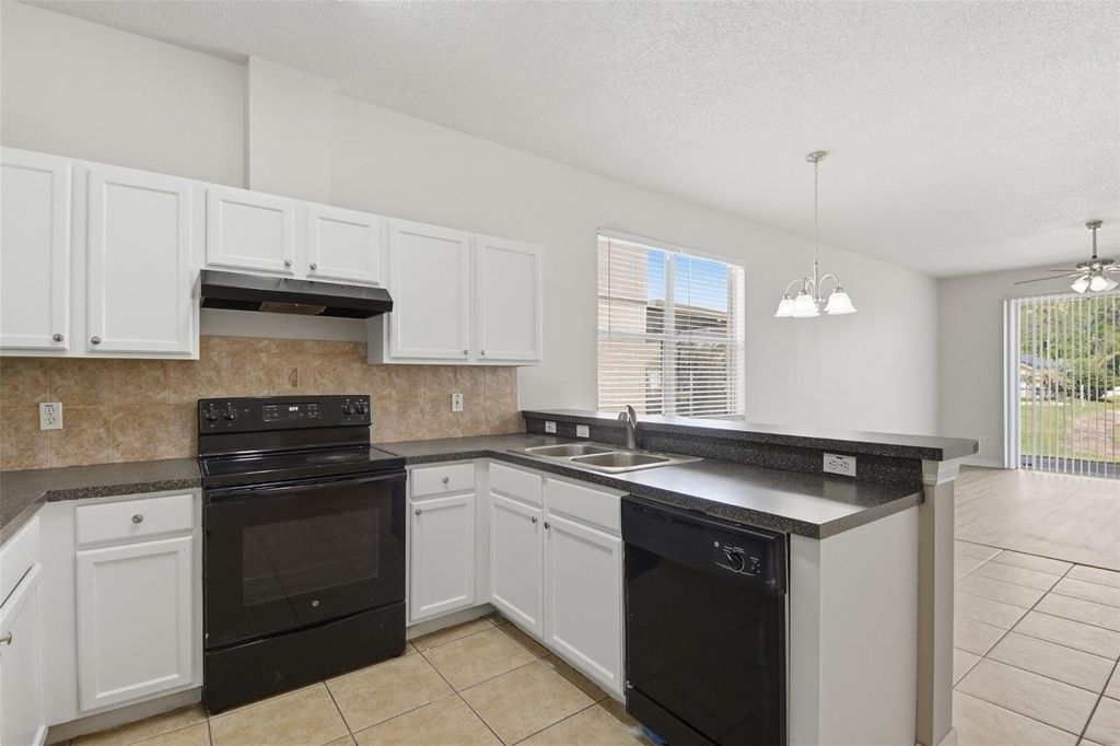 Image 4 of property listing at 949 WHISPERING CYPRESS LANE, Orlando, FL 32824