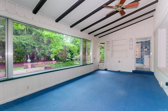 1220 S Oxford Road, Grosse Pointe Woods, MI 48236