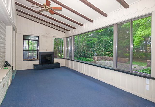 1220 S Oxford Road, Grosse Pointe Woods, MI 48236