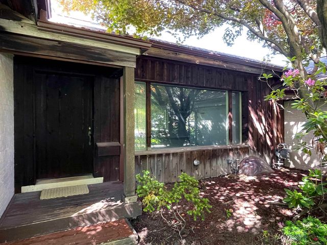 1220 S Oxford Road, Grosse Pointe Woods, MI 48236