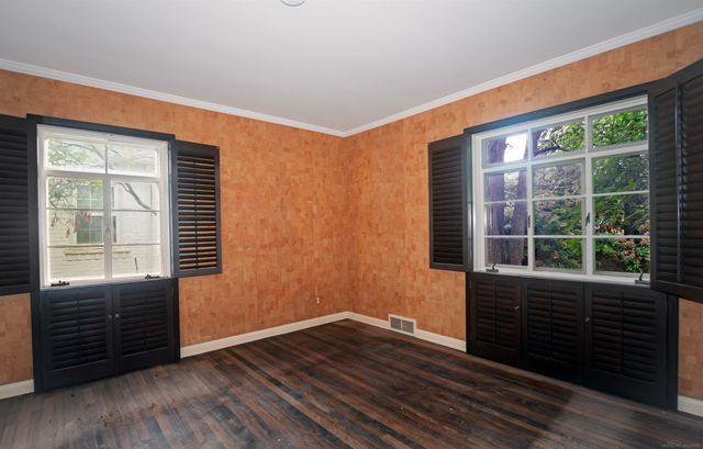 1220 S Oxford Road, Grosse Pointe Woods, MI 48236