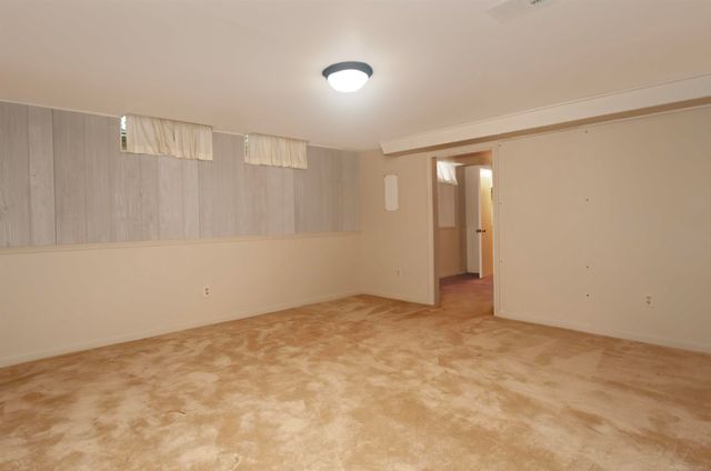 1220 S Oxford Road, Grosse Pointe Woods, MI 48236