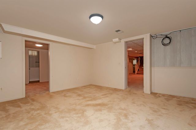 1220 S Oxford Road, Grosse Pointe Woods, MI 48236