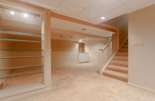 1220 S Oxford Road, Grosse Pointe Woods, MI 48236