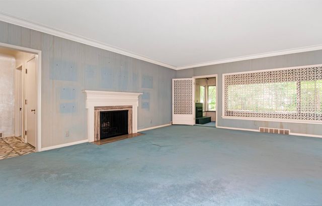 1220 S Oxford Road, Grosse Pointe Woods, MI 48236
