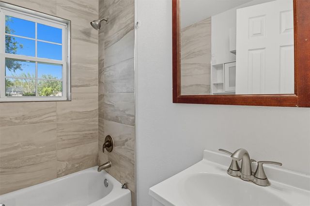 5415 Queensland Street, Houston, TX 77028