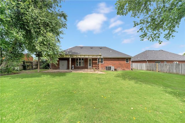 600 Primrose Avenue, Siloam Springs, AR 72761