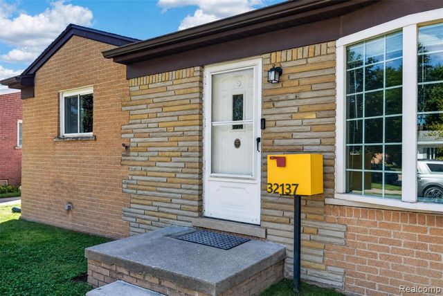 32137 Hees Street, Livonia, MI 48150