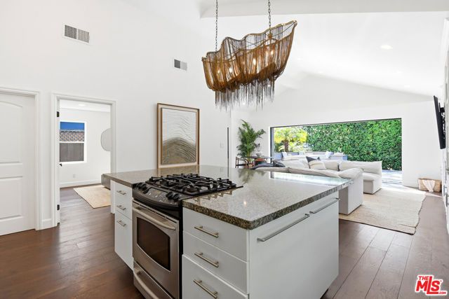 3640 Maplewood Avenue, Los Angeles, CA 90066