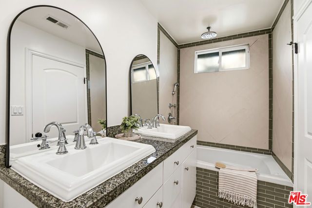 3640 Maplewood Avenue, Los Angeles, CA 90066