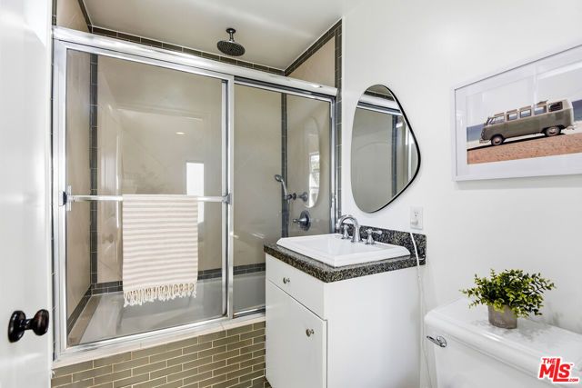 3640 Maplewood Avenue, Los Angeles, CA 90066