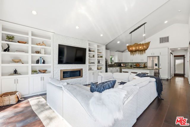 3640 Maplewood Avenue, Los Angeles, CA 90066