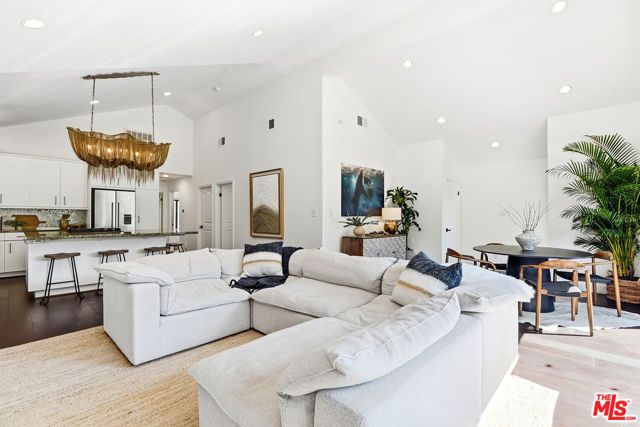 3640 Maplewood Avenue, Los Angeles, CA 90066