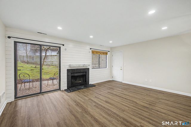 150 Hope Street 14, Stamford, CT 06906