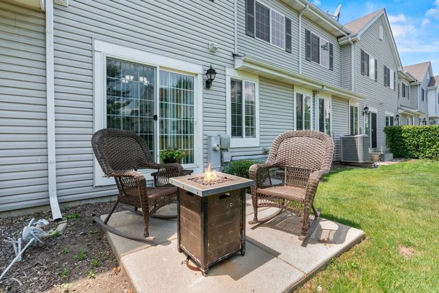 32487 N Rushmore Avenue N, Lakemoor, IL 60051