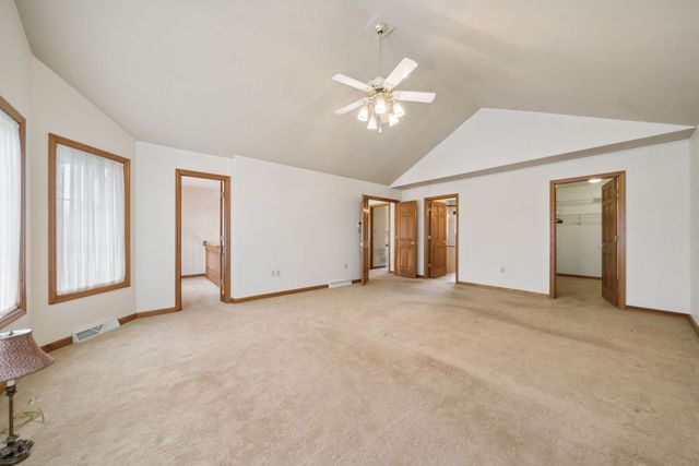 9470 Pembroke CIRCLE, North Huntingdon, PA 15642