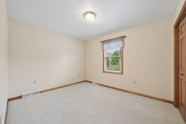 9470 Pembroke CIRCLE, North Huntingdon, PA 15642