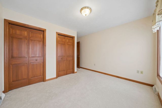 9470 Pembroke CIRCLE, North Huntingdon, PA 15642