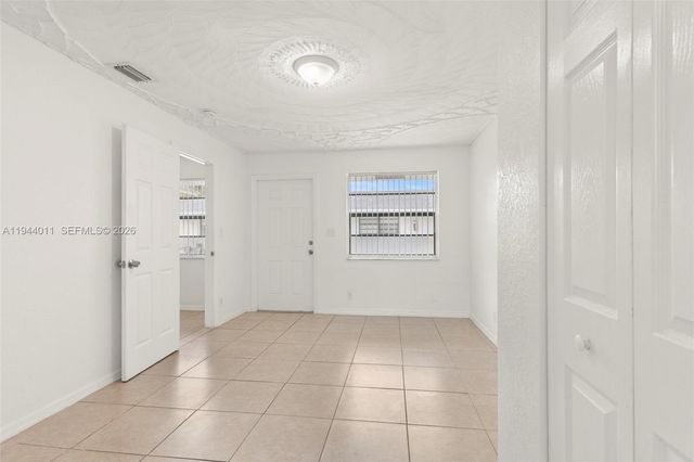 4120 SW 19th St, West Park, FL 33023