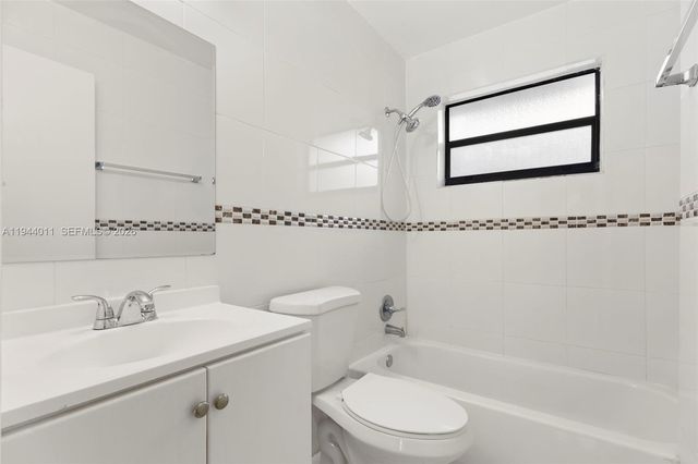 4120 SW 19th St, West Park, FL 33023