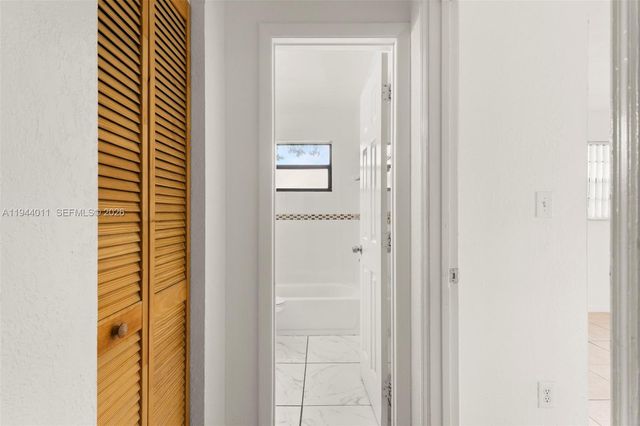 4120 SW 19th St, West Park, FL 33023