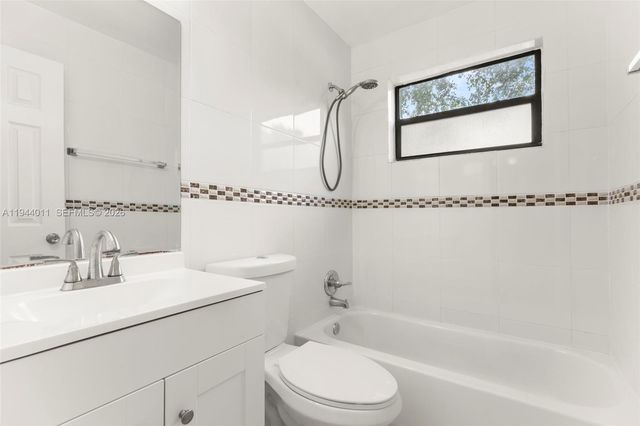 4120 SW 19th St, West Park, FL 33023