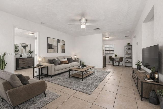 4120 SW 19th St, West Park, FL 33023