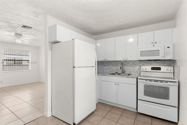 4120 SW 19th St, West Park, FL 33023