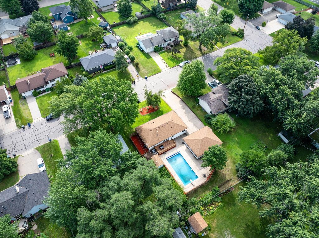 9124 Knox Avenue S, Bloomington, MN 55431