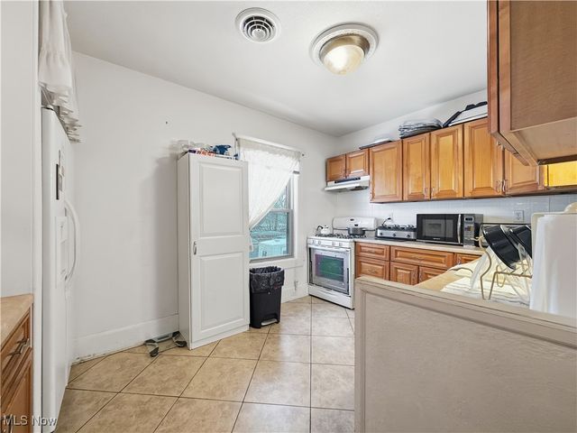 1214 E Market Street, Warren, OH 44483