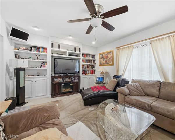 1214 E Market Street, Warren, OH 44483