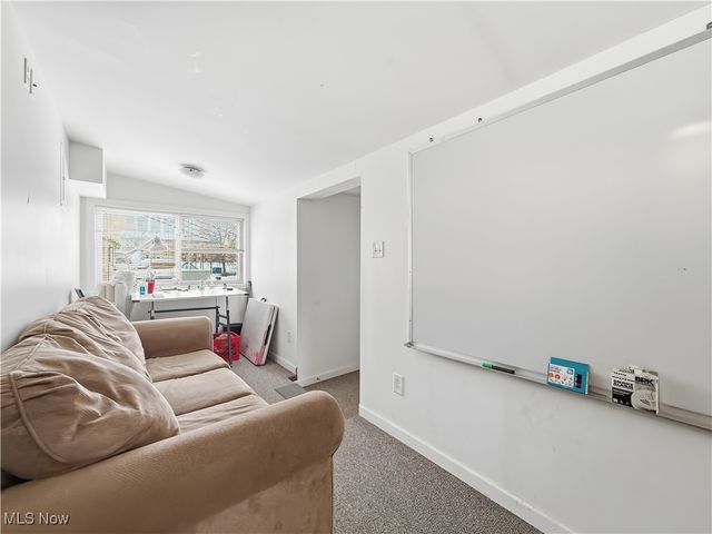 1214 E Market Street, Warren, OH 44483