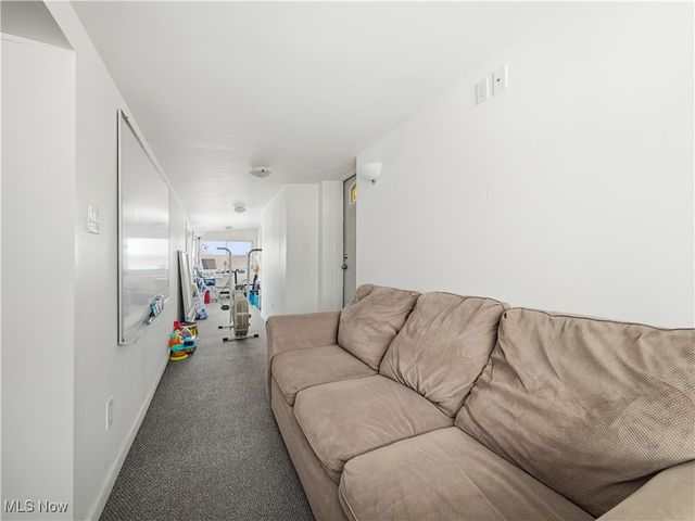 1214 E Market Street, Warren, OH 44483