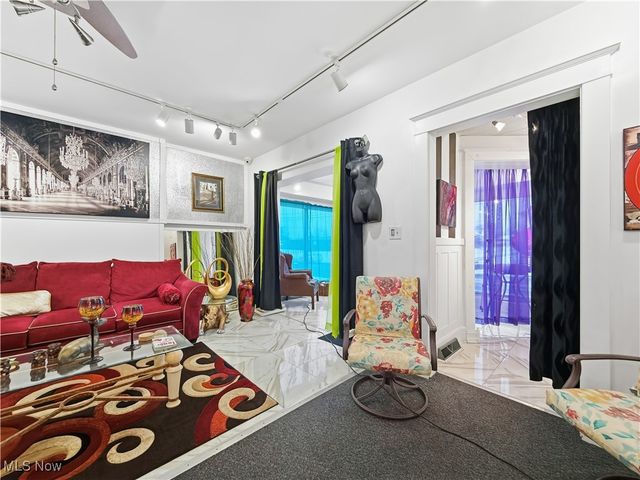 1214 E Market Street, Warren, OH 44483