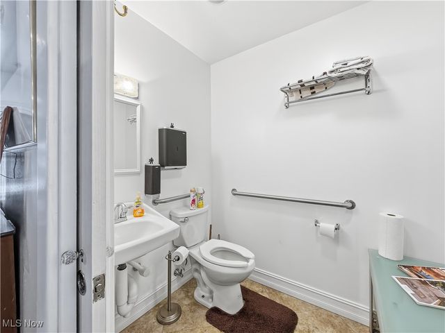 1214 E Market Street, Warren, OH 44483