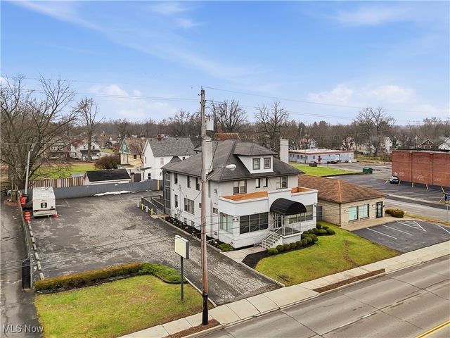 1214 E Market Street, Warren, OH 44483