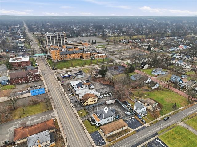 1214 E Market Street, Warren, OH 44483