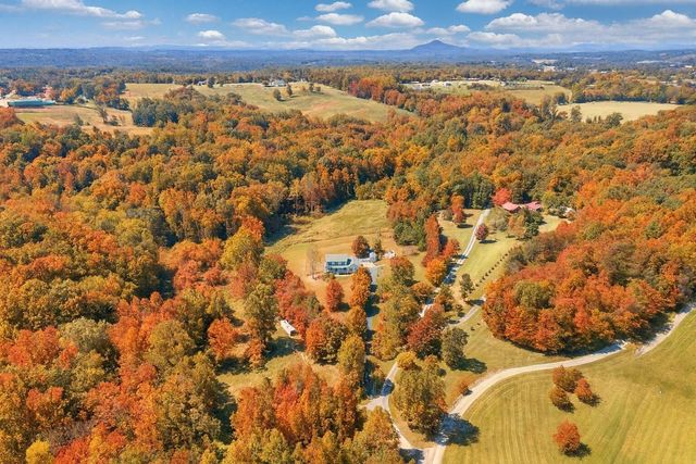 1100 High Meadows DR, Wirtz, VA 24184