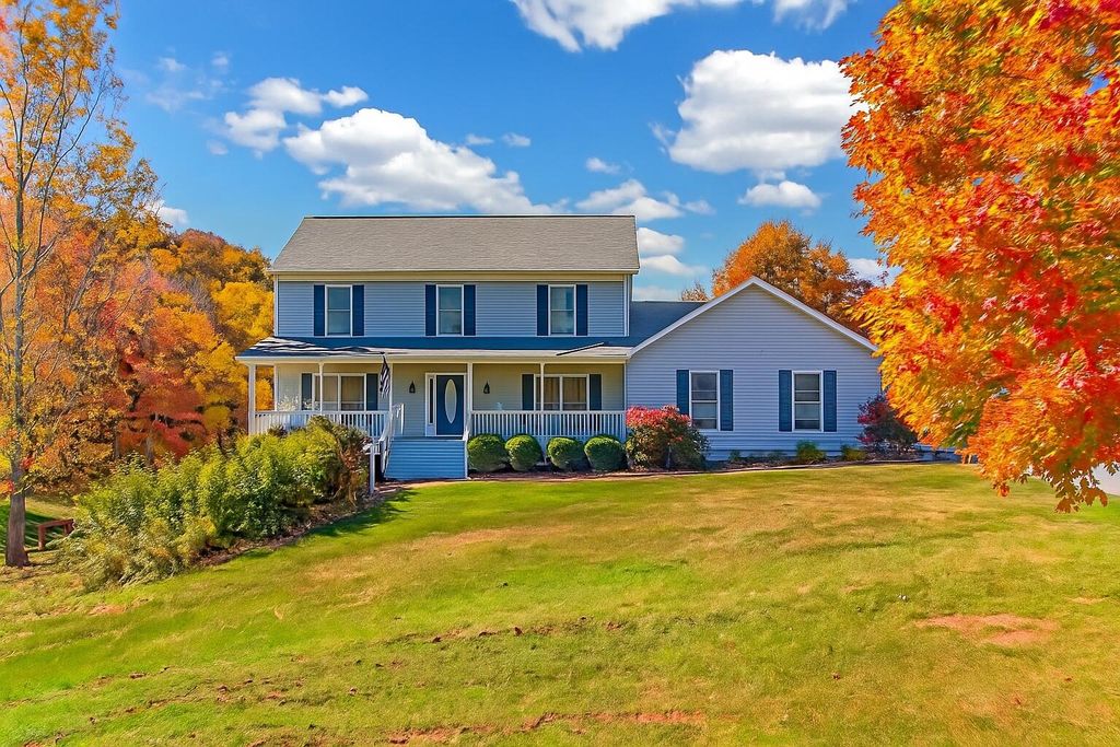 1100 High Meadows DR, Wirtz, VA 24184