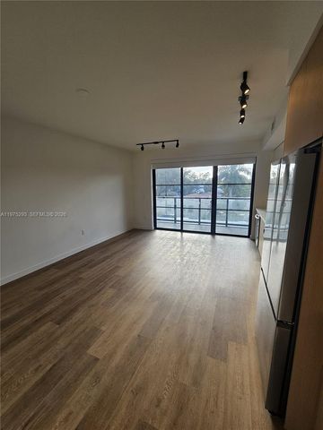 1650 NE 124th St 246, North Miami, FL 33181