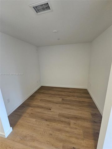 1650 NE 124th St 246, North Miami, FL 33181