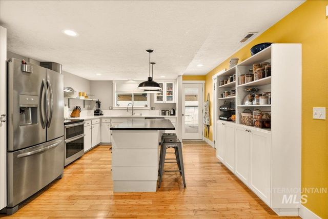 1933 N Blossom Pl,, Meridian, ID 83646