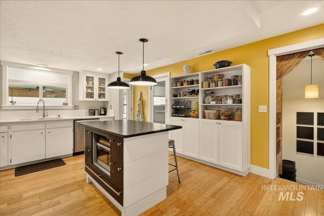 1933 N Blossom Pl,, Meridian, ID 83646