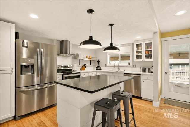 1933 N Blossom Pl,, Meridian, ID 83646