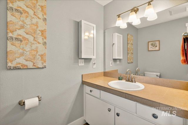 1933 N Blossom Pl,, Meridian, ID 83646