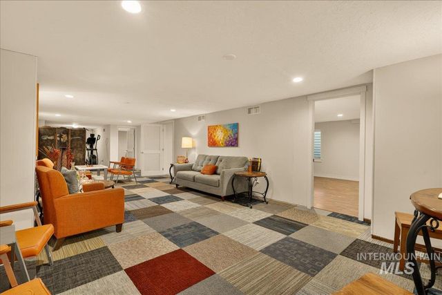 1933 N Blossom Pl,, Meridian, ID 83646