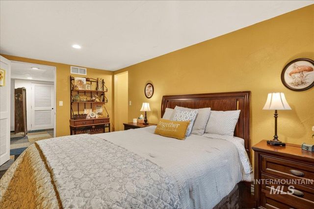 1933 N Blossom Pl,, Meridian, ID 83646